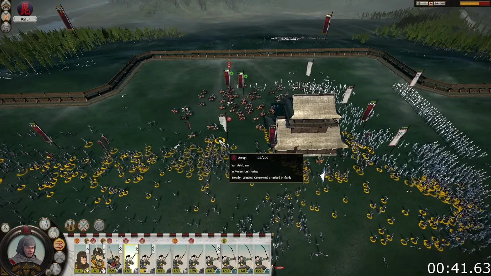Classic Shogun 2 troops fight around a central keep inside a single-tier castle courtyard.